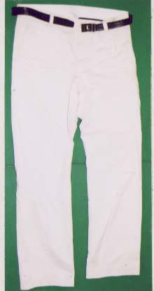 白色綿製ズボン